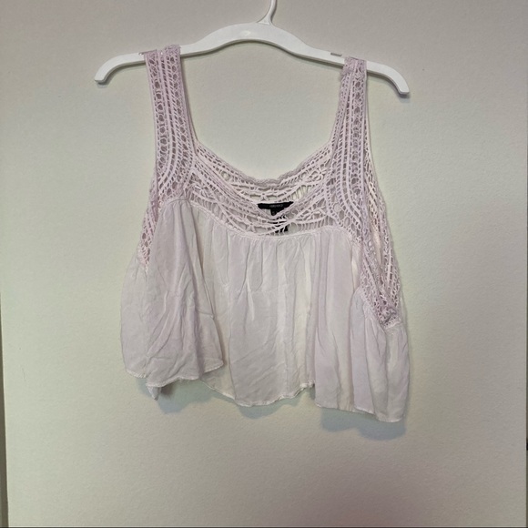 Forever 21 Tops - Forever 21 Flowy Cold-Shoulder Lace Crop Top